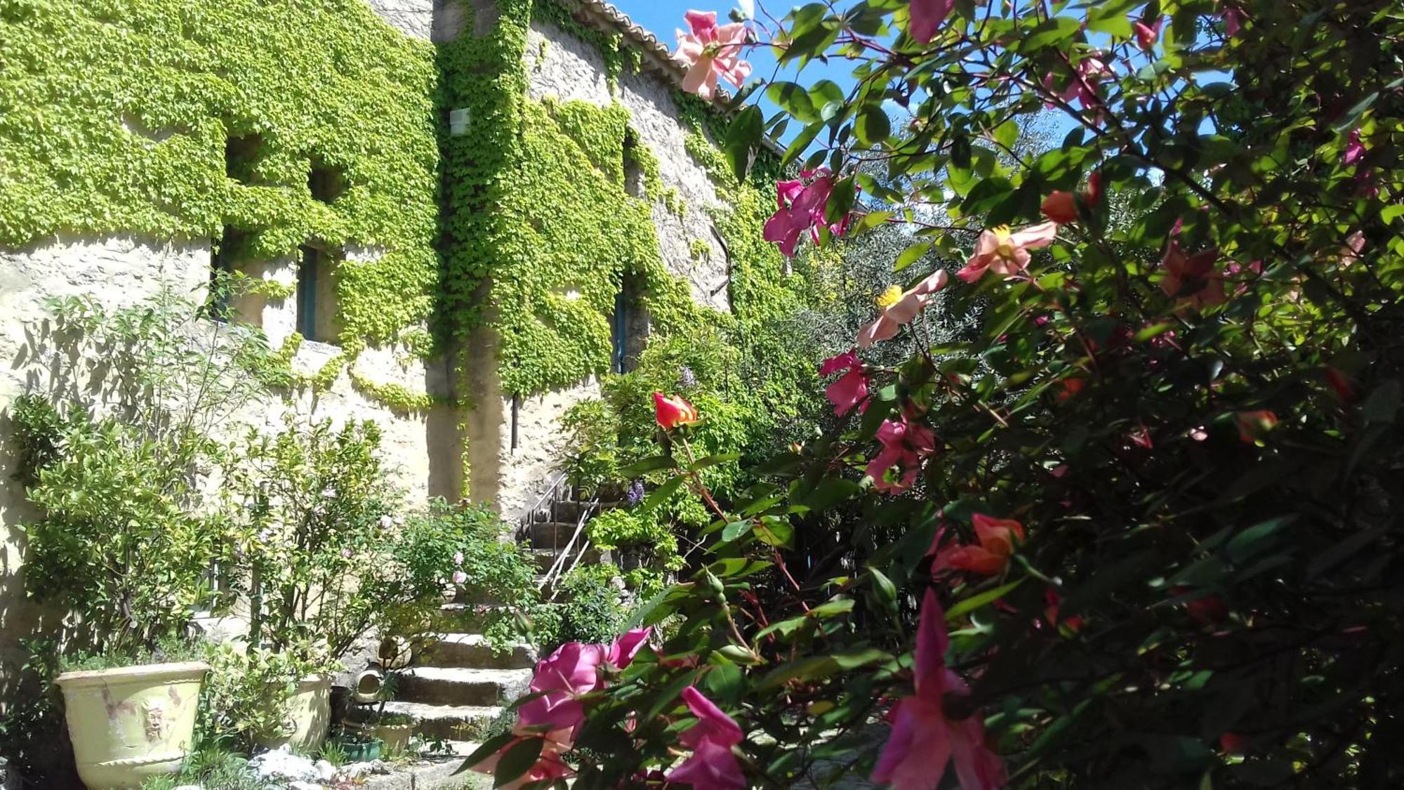 Le Mas Du Lac Uzès Exteriör bild