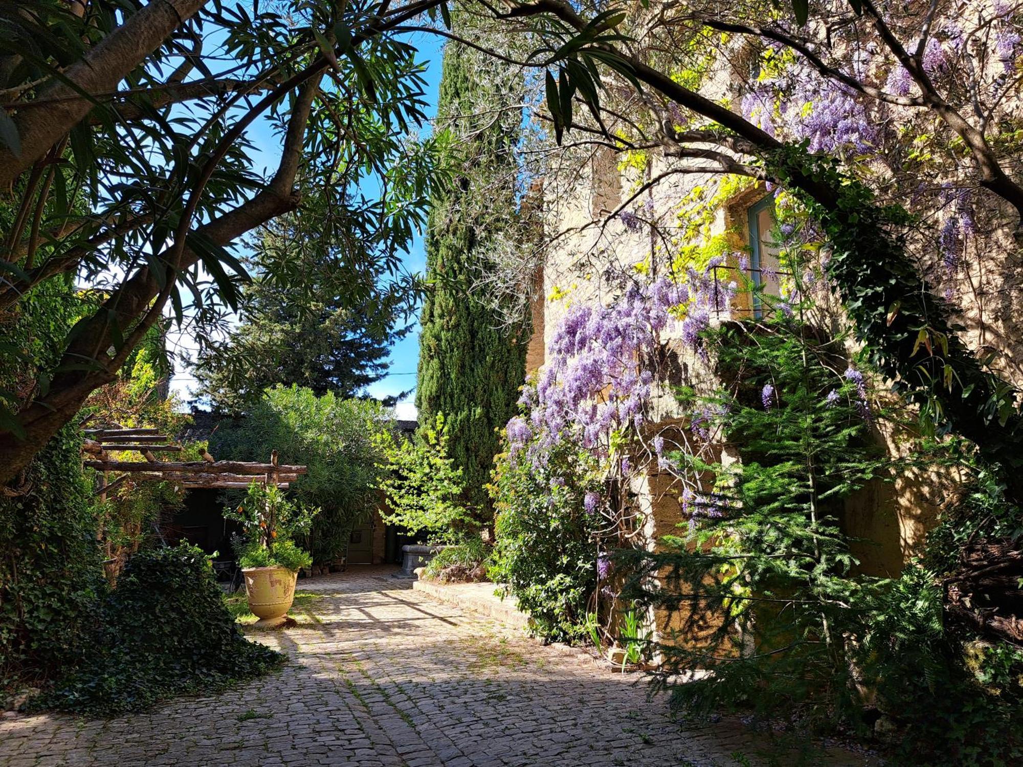 Le Mas Du Lac Uzès Exteriör bild